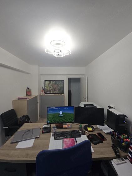 Apartament cu 3 camere decomandat în Exterior Vest