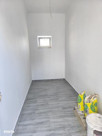 Casă cu 4 camere cu Teren 325 Mp în Valea Adâncă