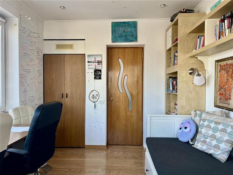 Casă individuală cu 5 camere cu Teren 404 Mp în Aviației