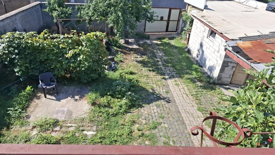 Casă cu 9 camere cu Teren 567 Mp în Central