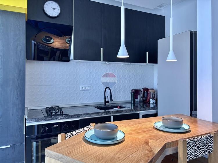 Apartament cu 2 camere semidecomandat, mobilat în Sud