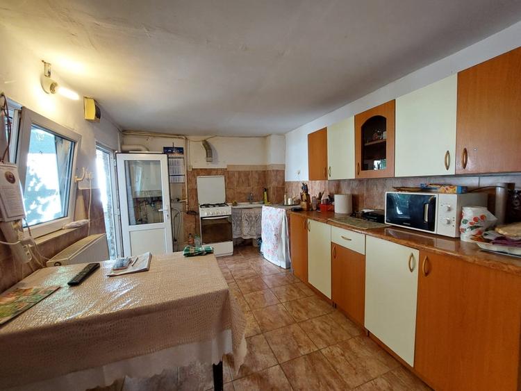 Casă individuală cu 3 camere cu Canalizare în Tomis II