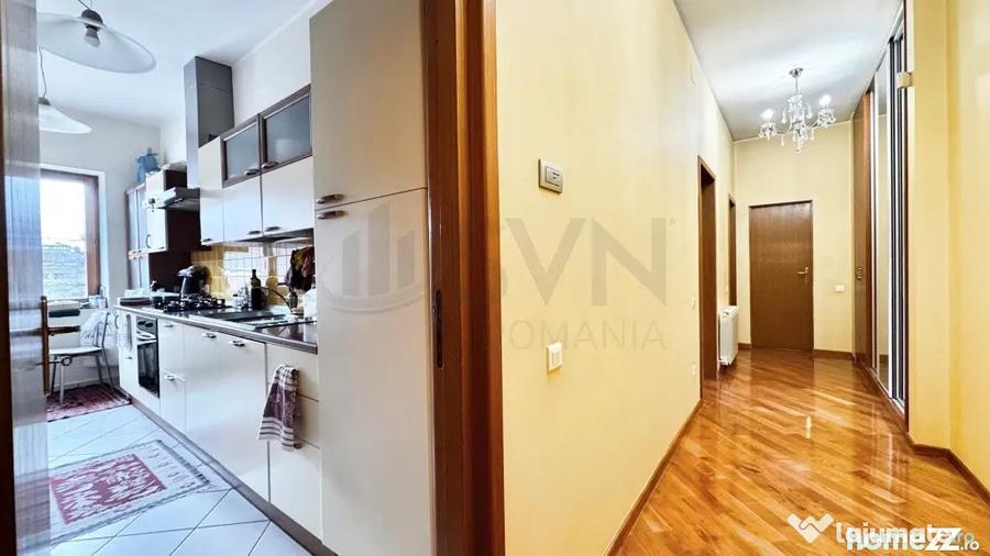 Apartament cu 5 camere semidecomandat în Capitale