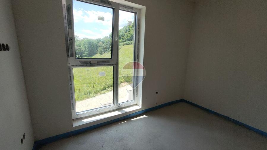 Casă cu 7 camere cu Teren 250 Mp în Florești