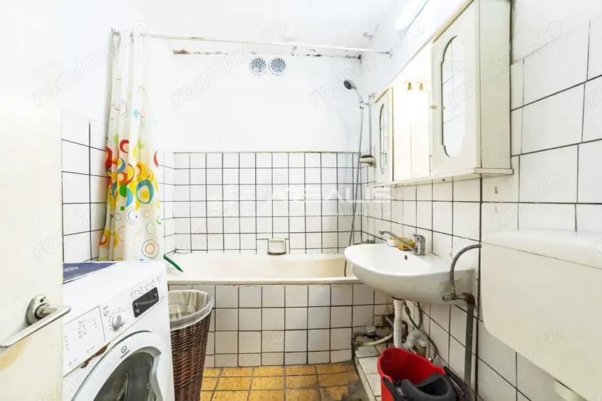 Apartament cu 3 camere decomandat în Băncilor