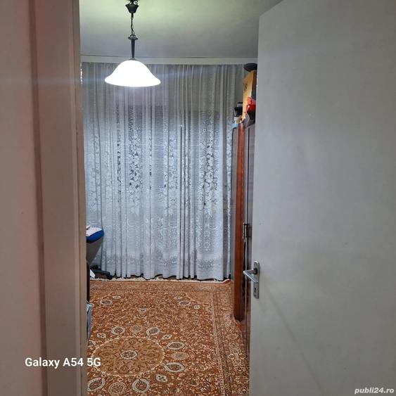 Apartament cu 3 camere semidecomandat în Aluniș