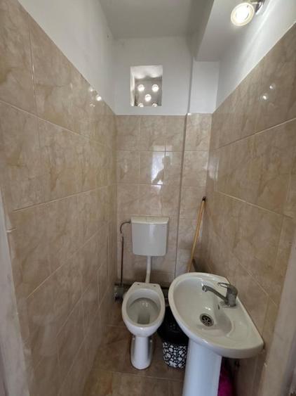Apartament cu 4 camere semidecomandat, mobilat în Central