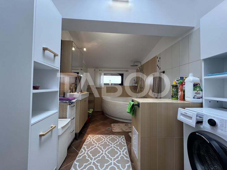 Apartament cu 5 camere semidecomandat, mobilat în Mănăștur