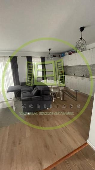 Duplex cu 10 camere cu Canalizare în Preajba