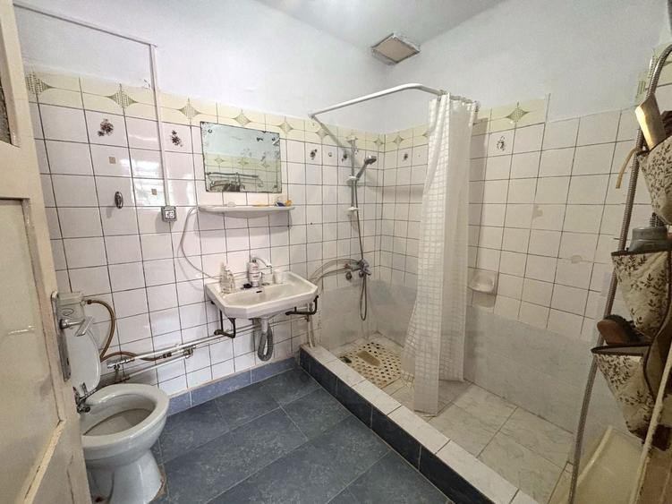 Casă individuală cu 3 camere cu Canalizare în Lazaret