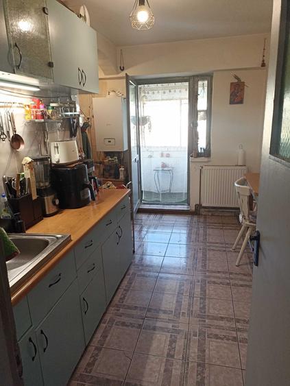 Apartament cu 3 camere decomandat în Est