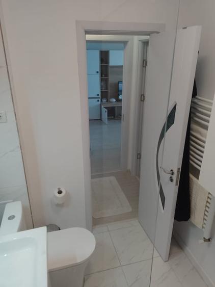 Apartament cu 2 camere semidecomandat, mobilat în Central