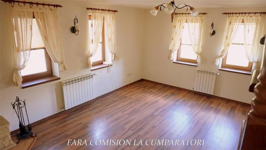 Casă individuală cu 5 camere cu Canalizare în Muereasca