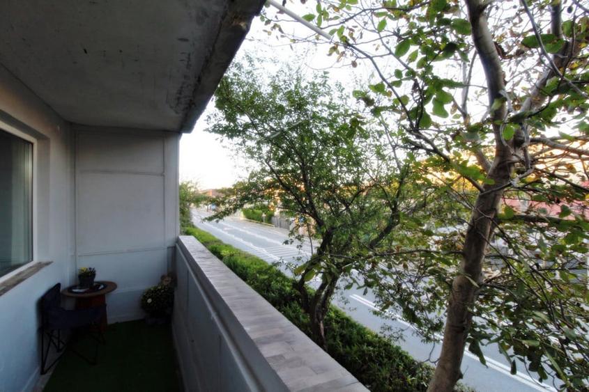 Apartament cu 4 camere decomandat în Eforie