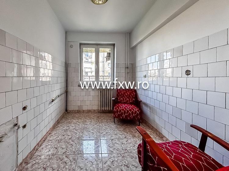 Apartament cu 3 camere semidecomandat în Drumul Taberei