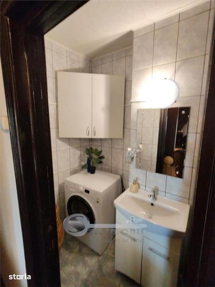 Apartament cu 4 camere decomandat în Podu Roș