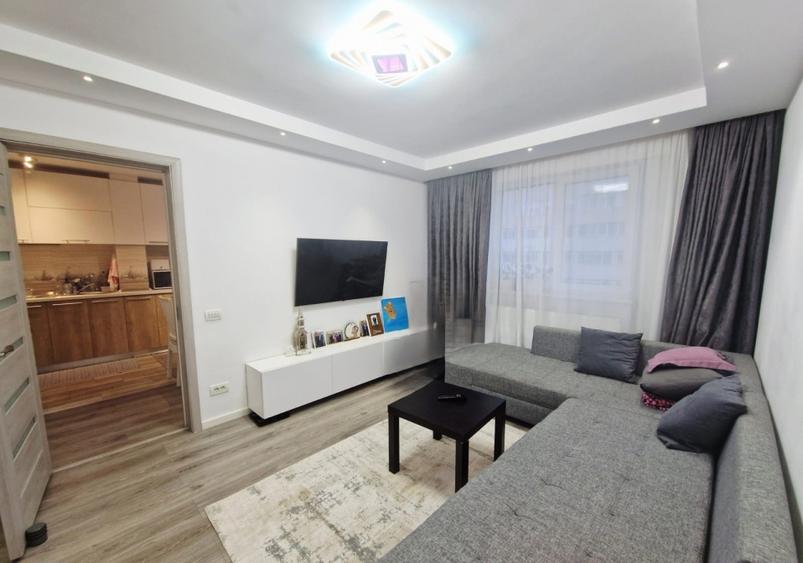 Apartament cu 3 camere decomandat, mobilat în Doamna Ghica
