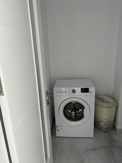 Apartament cu 3 camere decomandat în Micro 6
