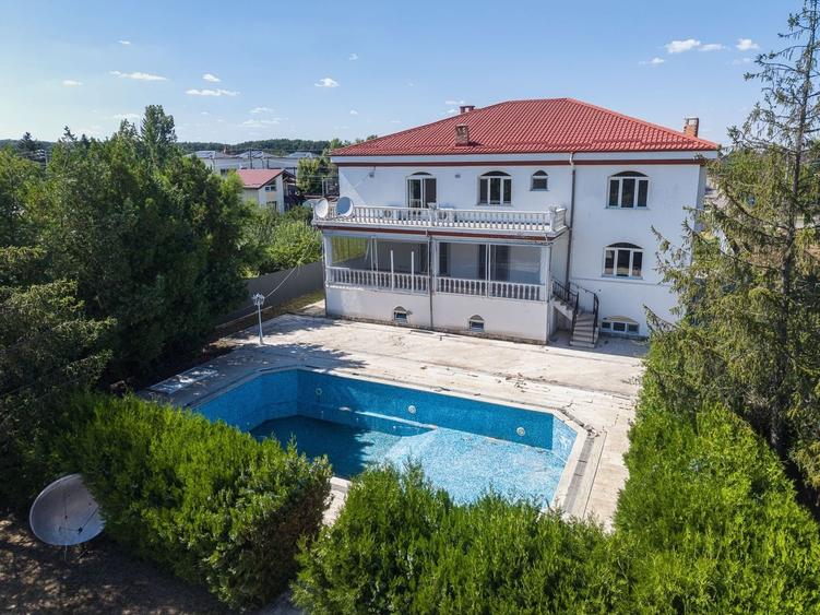 Casă individuală cu 11 camere cu Piscina în Corbeanca