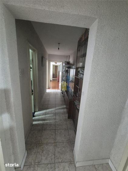 Apartament cu 4 camere semidecomandat în Hipodrom