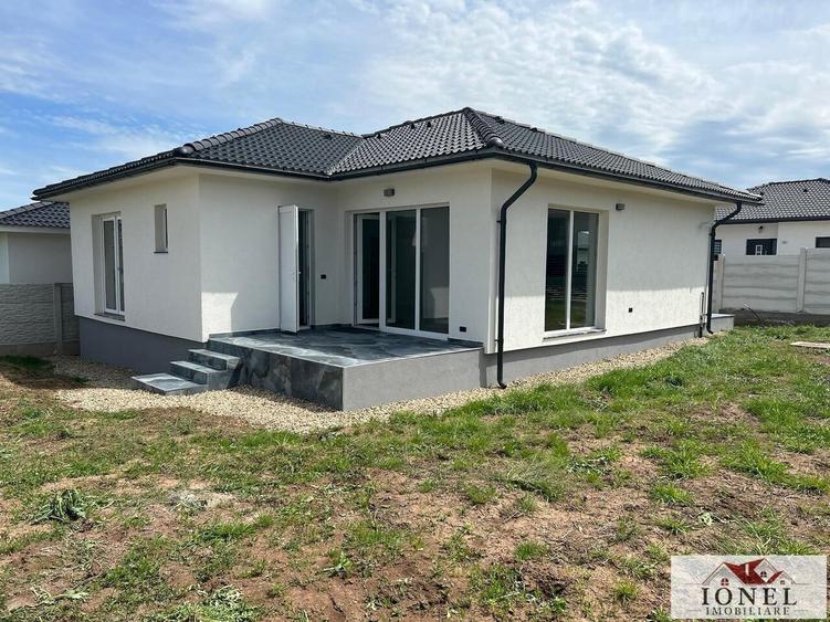 Casă individuală cu 3 camere cu Teren 373 Mp în Micești