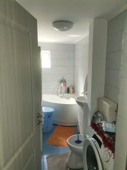 Casă cu 4 camere cu Teren 1100 Mp în Central