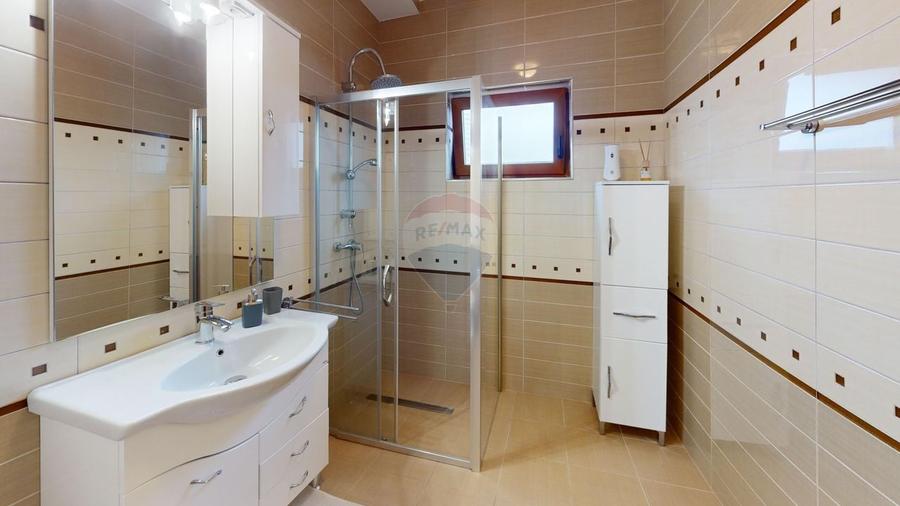 Casă individuală cu 5 camere cu Teren 1132 Mp în Cisnădioara