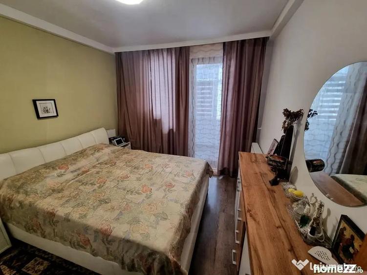 Apartament cu 3 camere semidecomandat în Peninsula