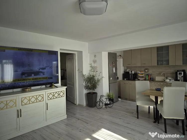 Casă cu 4 camere cu Teren 700 Mp în Hotvon