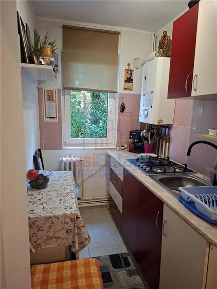Apartament cu 2 camere decomandat în Filiași