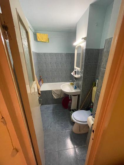 Apartament cu 3 camere decomandat în Exterior Vest