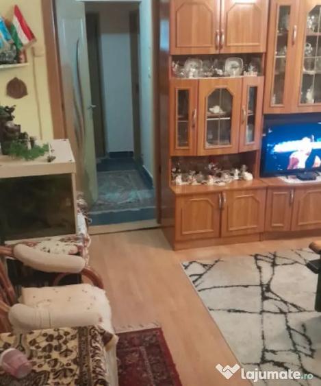 Apartament cu 3 camere semidecomandat în Gheorgheni