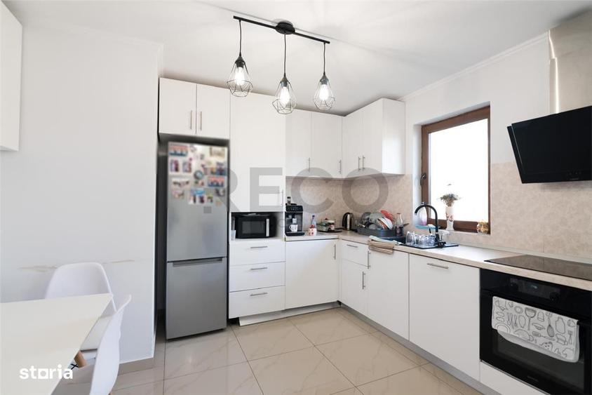 Apartament cu 3 camere în Rontău