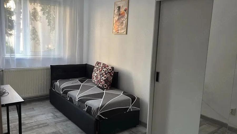 Apartament cu 3 camere decomandat în Astra
