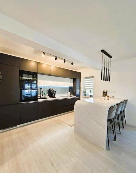 Apartament cu 4 camere decomandat, mobilat în Unirii