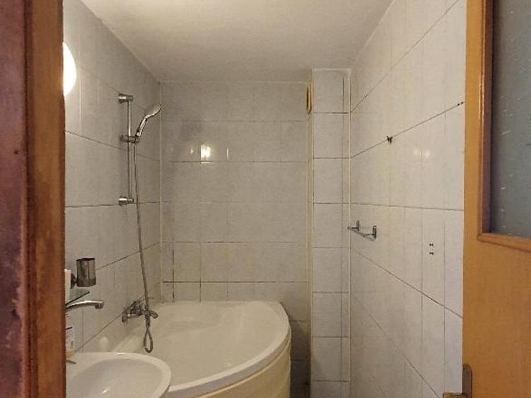 Apartament cu 3 camere decomandat în Octavian Goga