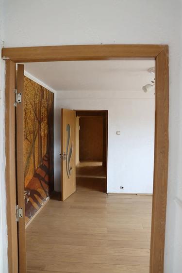 Apartament cu 3 camere semidecomandat în Dorobanți 1