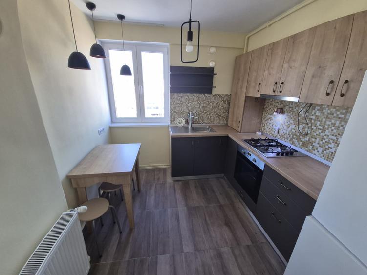 Apartament cu 3 camere semidecomandat în Central