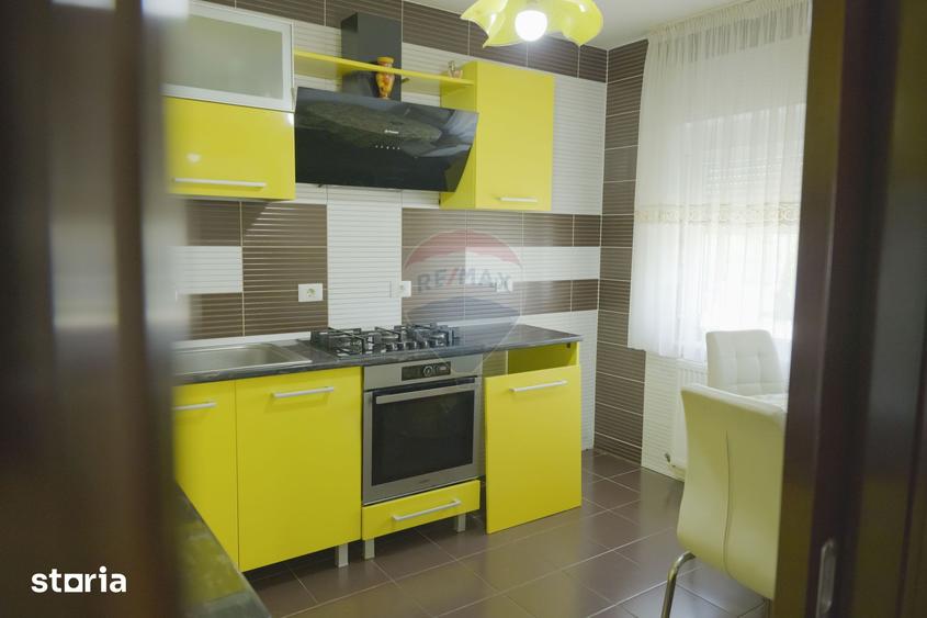 Casă cu 7 camere cu Teren 3093 Mp în Girov