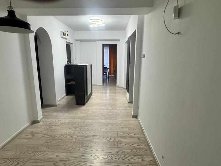 Apartament cu 4 camere decomandat în Primăverii