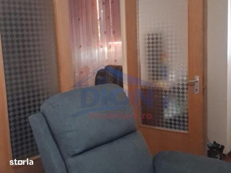 Apartament cu 3 camere decomandat în Drumul Taberei — fotografia 3