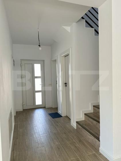 Duplex cu 5 camere cu Canalizare în Florești