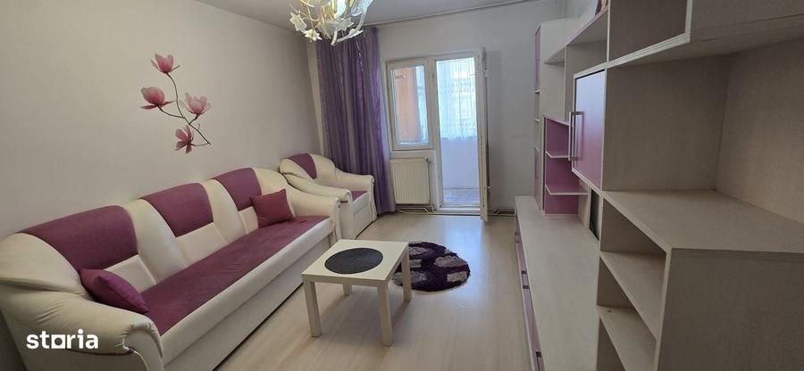 Apartament cu 3 camere decomandat în Micro 6