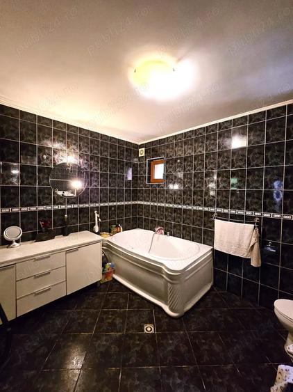 Casă cu 5 camere cu Teren 600 Mp în Central