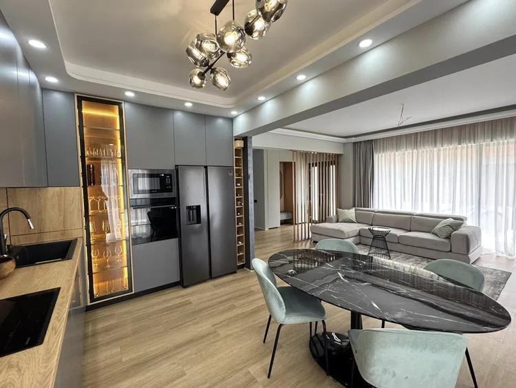 Duplex cu 4 camere cu Canalizare în Florești