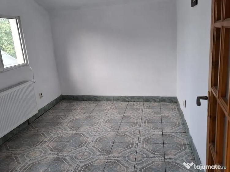 Casă cu 5 camere în Fundeni