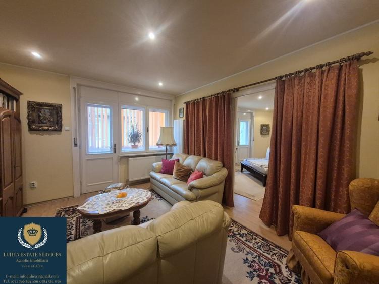 Apartament cu 3 camere semidecomandat în Centrul Civic