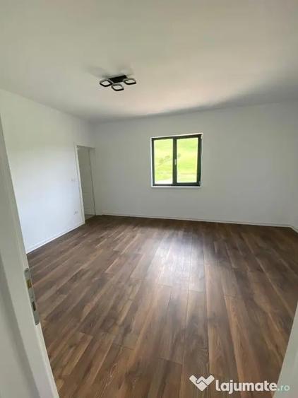 Casă cu 4 camere în Exterior Vest