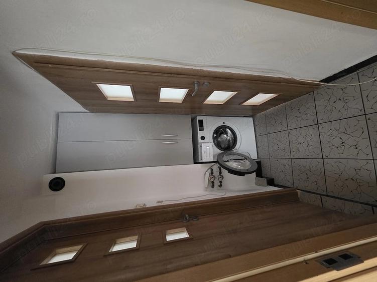 Apartament cu 3 camere semidecomandat în Fizicienilor