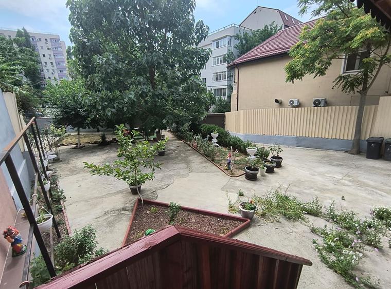 Casă individuală cu 9 camere cu Canalizare în Fizicienilor